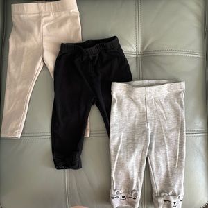 Lot of three pants 3-6 months